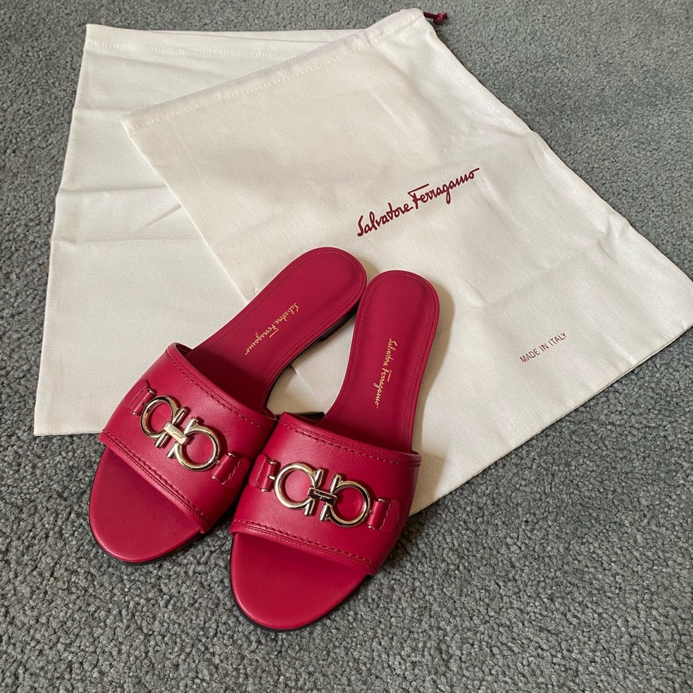 BRAND NEW Salvatore Ferragamo Women's Red Rhodes Calfskin Leather Sandals